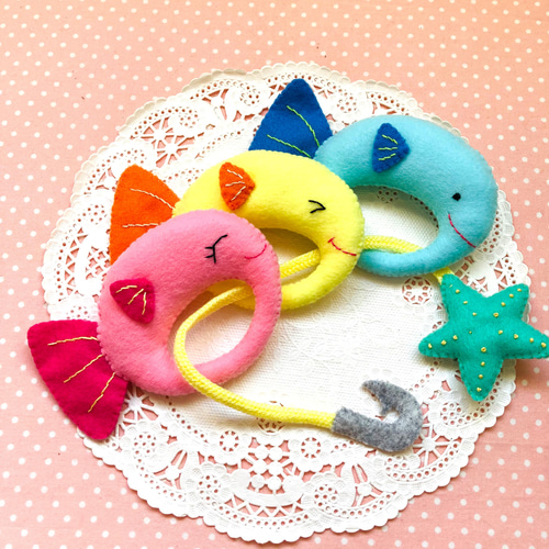 ひも通し 紐通し 知恵玩具 ハンドメイド フェルト おもちゃ