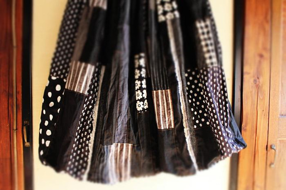 ↓お値下げ中■SAYOCAFE★黒系を集めたAMARIパッチワークバルーンスカート 6枚目の画像