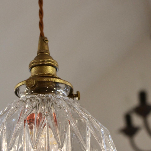 レトロでこぶりなカッティングガラスシェードのペンダントライト【受注