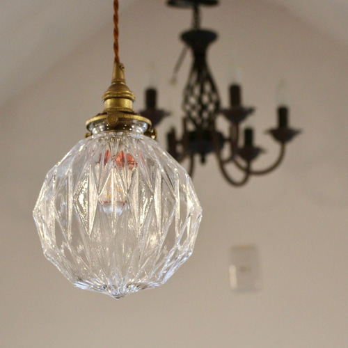 レトロでこぶりなカッティングガラスシェードのペンダントライト【受注