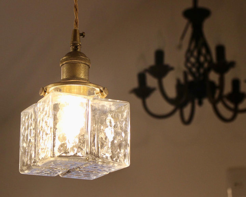 レトロでこぶりな四角いガラスシェードのペンダントライト【受注生産