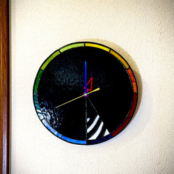 モダンな時計　ステンドグラス　ブラック系 2枚目の画像