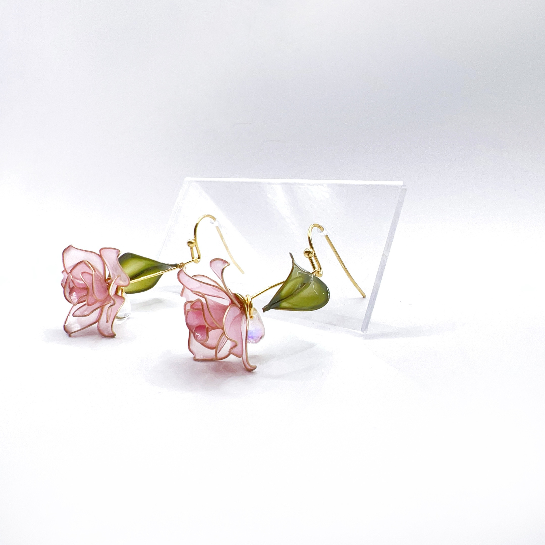 一輪の薔薇ピアス(各種金具変更有)ピンク ピアス（フック・チェーン