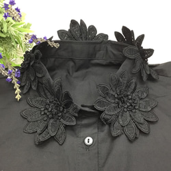 ペトラ【PETRA】付け襟　付けカラー　立体フラワーつけ襟　ブラックフラワーつけ襟 1枚目の画像