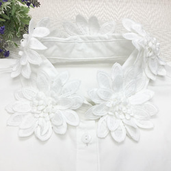 ペトラ【PETRA】付け襟　付けカラー　立体フラワーつけ襟　ホワイトフラワーつけ襟 1枚目の画像