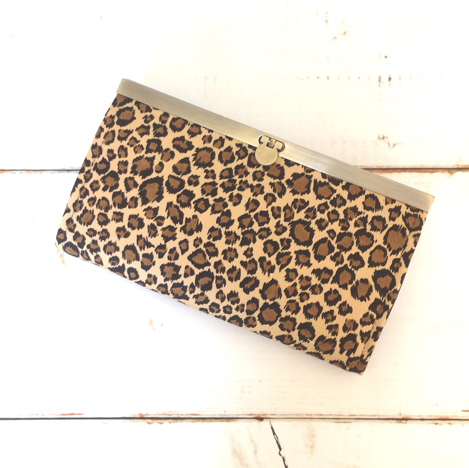 ブラウンのレオパード柄 長財布  がま口
