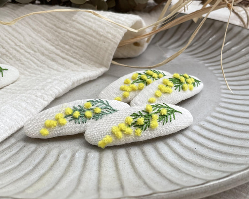 ミモザ☆黒☆6センチパッチンピン