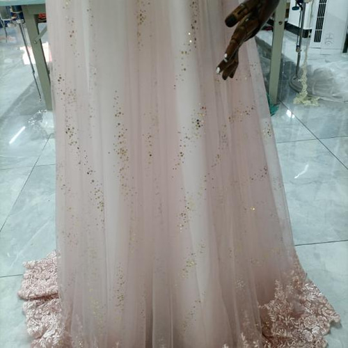 ウエディングドレス 上品に華やかさを演出ドレス キラキラレース  