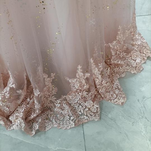 ウエディングドレス 上品に華やかさを演出ドレス キラキラレース  