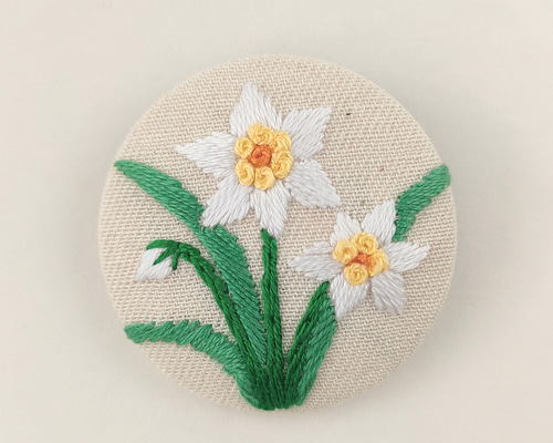 手刺繍の花のブローチB 花の刺繍ブローチ（B） | iichi 日々の暮らしを心地よくする
