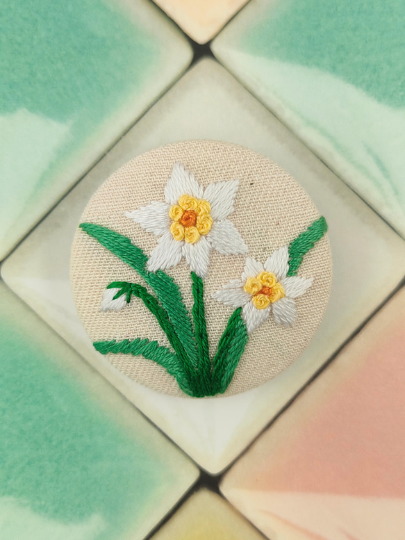 水仙の刺繍ブローチ　茶花　冬 6枚目の画像