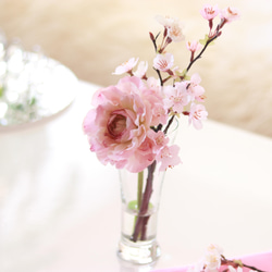枯れないこぼれない　二色の桜とラナンキュラスの春花ウォーターアレンジ　tall 3枚目の画像