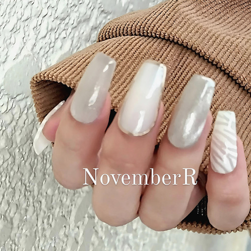 LA499☆シンプルホワイトゼブラネイルチップ ネイルチップ（つけ