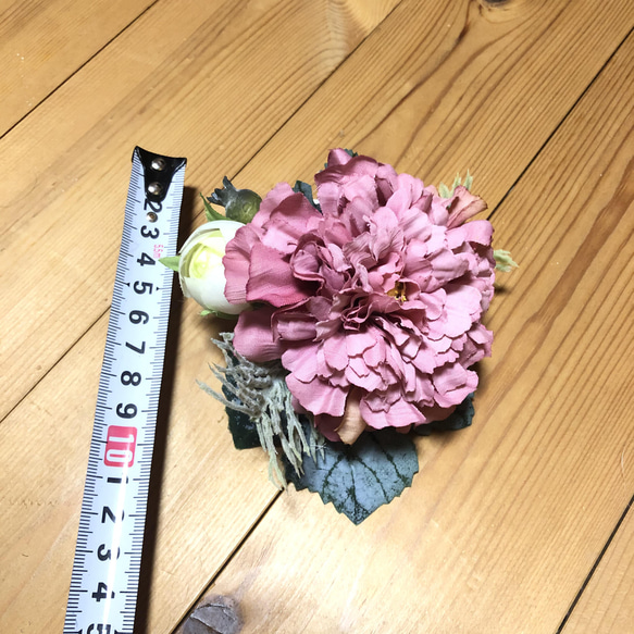 【アートフラワー】濃いピンクのカーネーションのコサージュ 5枚目の画像