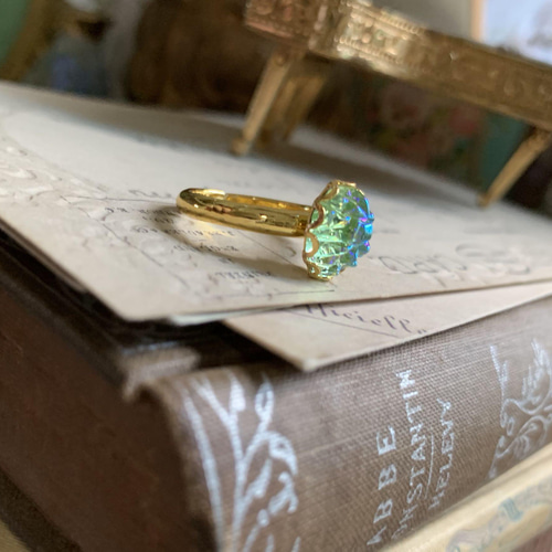 アボカドフレッシュグリーン 火山溶岩 ヨーロッパ アンティーク リング