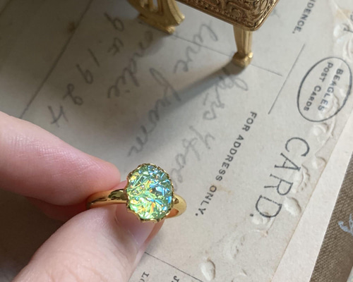 アボカドフレッシュグリーン 火山溶岩 ヨーロッパ アンティーク リング