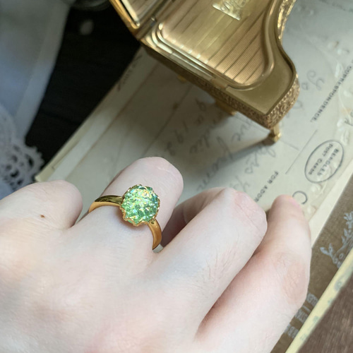 アボカドフレッシュグリーン 火山溶岩 ヨーロッパ アンティーク リング