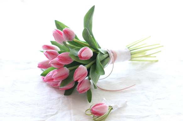 ブーケ】愛らしいピンクチューリップのクラッチブーケ♡ ブーケ