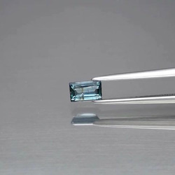 天然石 ブルー グリーン サファイア ルース 0.44ct ナイジェリア産 非加熱　綺麗なブルーカラーの煌めき！ 3枚目の画像