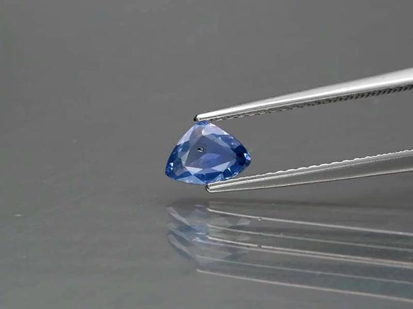 天然石 ブルー サファイア ルース 0.62ct マダガスカル産 非加熱　綺麗なブルーカラーの色味！ 2枚目の画像