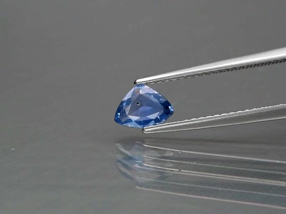 天然石 ブルー サファイア ルース 0.62ct マダガスカル産 非加熱　綺麗なブルーカラーの色味！ 3枚目の画像