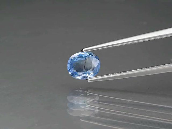 天然石 ブルー サファイア ルース 0.64ct マダガスカル産　綺麗なブルーカラーの煌めき！ 2枚目の画像