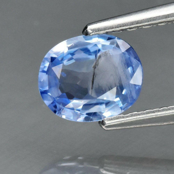 天然石 ブルー サファイア ルース 0.64ct マダガスカル産　綺麗なブルーカラーの煌めき！ 1枚目の画像