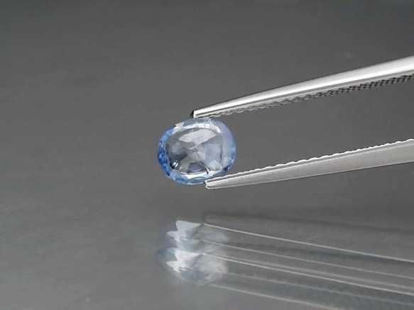 天然石 ブルー サファイア ルース 0.64ct マダガスカル産　綺麗なブルーカラーの煌めき！ 5枚目の画像