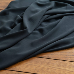 NO.4 薄地ストレッチ綾織りのトリアセテートサテンジョーゼット BLACK 5枚目の画像