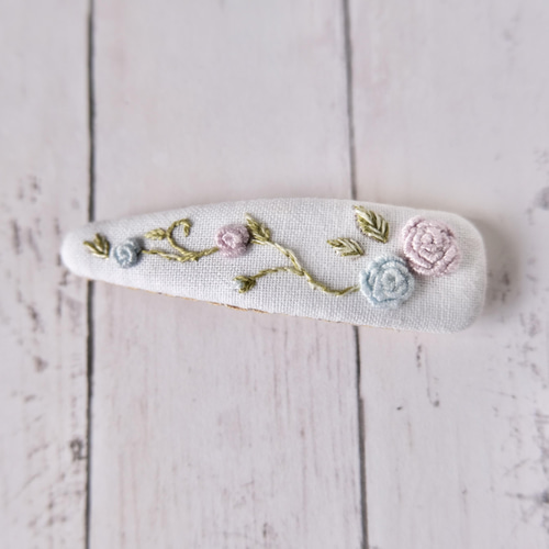 バラ刺繍パッチンピン♡ヘアゴム2点セット バラ刺繍パッチンピン♡ヘアゴム2点セット