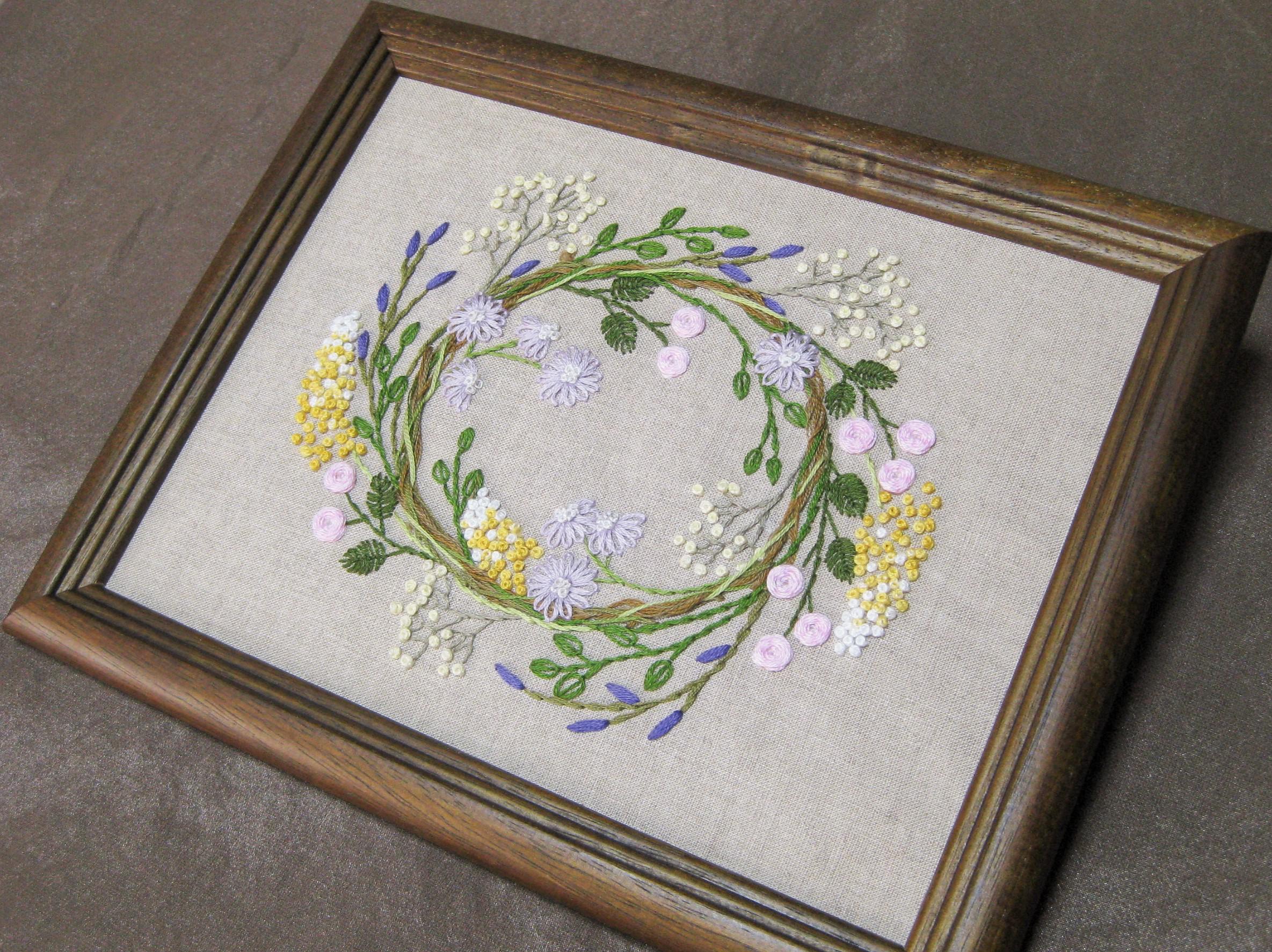 野の花リース　３　手刺繍