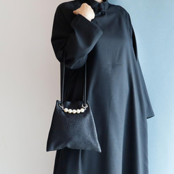 FUJIYAMA Pochette Satin Jacquard Black + Pearl 2WAY Minimal Poch 第9張的照片