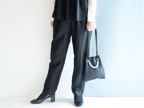 FUJIYAMA Pochette Satin Jacquard Black + Pearl 2WAY Minimal Poch 第20張的照片