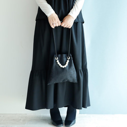 FUJIYAMA Pochette Satin Jacquard Black + Pearl 2WAY Minimal Poch 第18張的照片