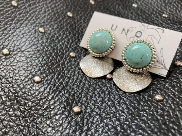 turquoise石×silverプレートピアス・イヤリング 2枚目の画像