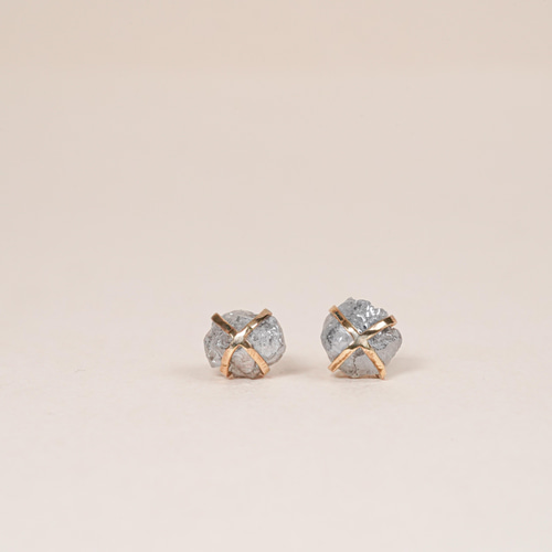 K18YG 天然ダイヤモンド ピアス K18YG 『ありのままの輝き』アンカット（原石）天然ダイヤモンド