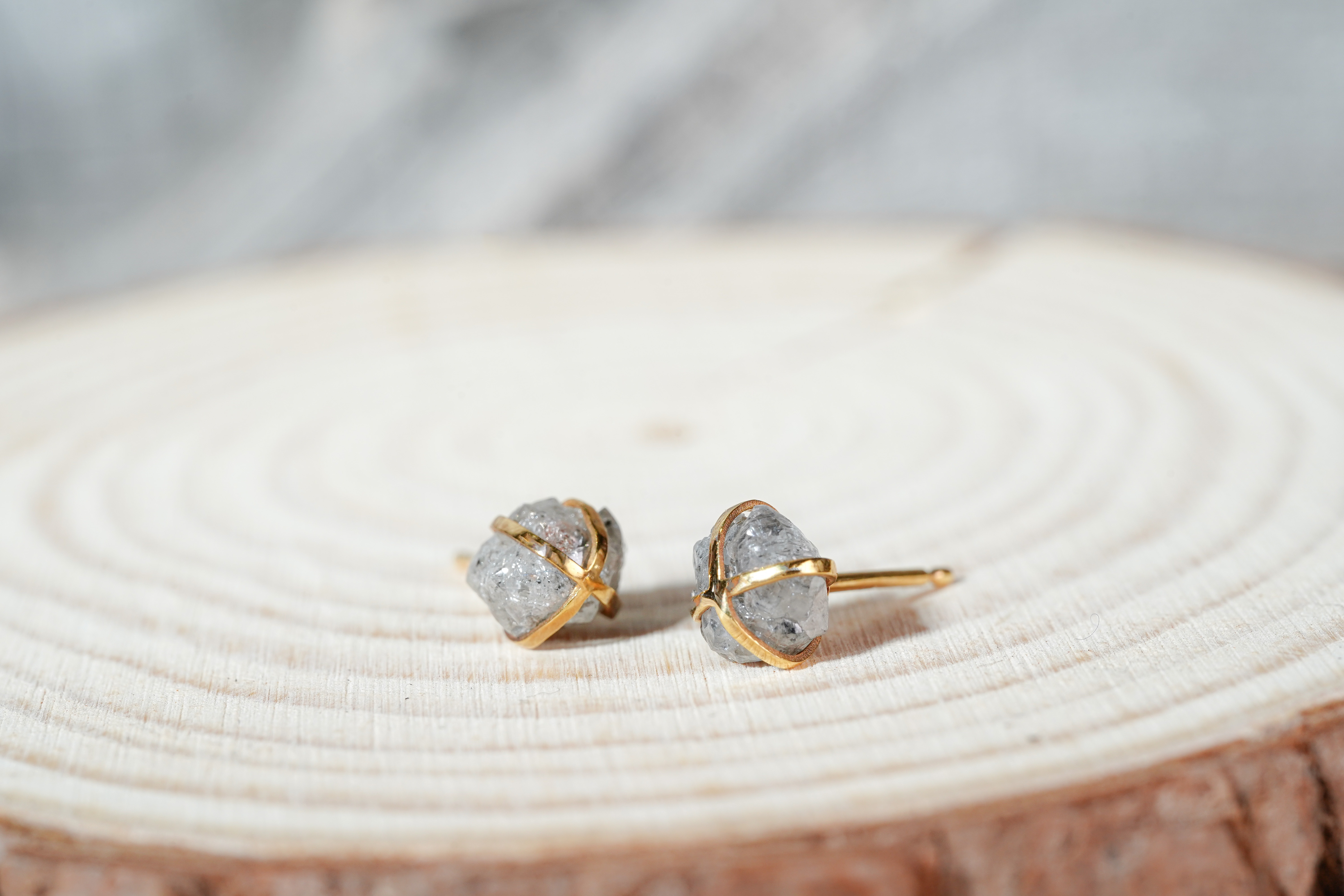 K18YG 『ありのままの輝き』アンカット（原石）天然ダイヤモンド  ピアス