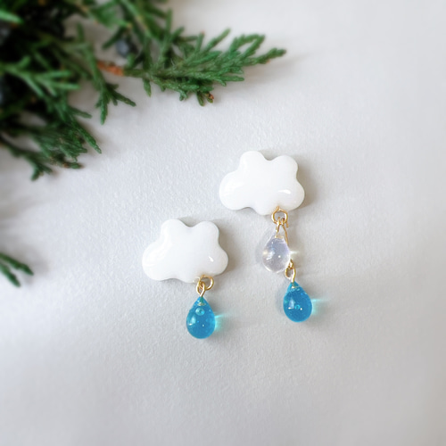 レジン 雲 雨降り 雫 梅雨 イヤリング ピアス ノンホールピアス  