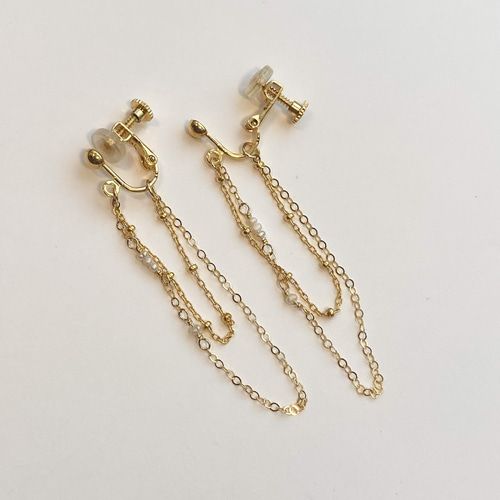 ゆらゆら揺れる！ルビーのシャンデリアピアス ピアス（フック