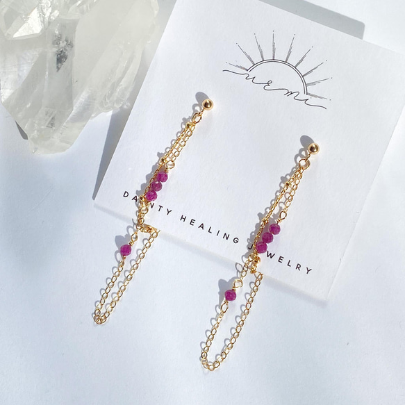 ゆらゆら揺れる！ルビーのシャンデリアピアス ピアス（フック