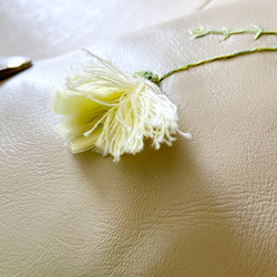 スマホ ポシェット 姫路革 スマホポーチ ベージュ 立体刺繍 黄色いお花 8枚目の画像