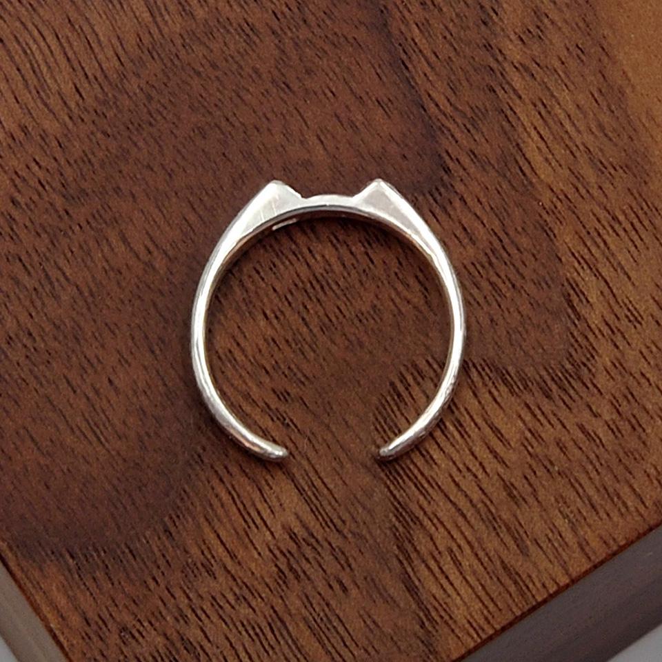 猫の毛並みも表現　シルバー製の猫耳リング　アクセサリー