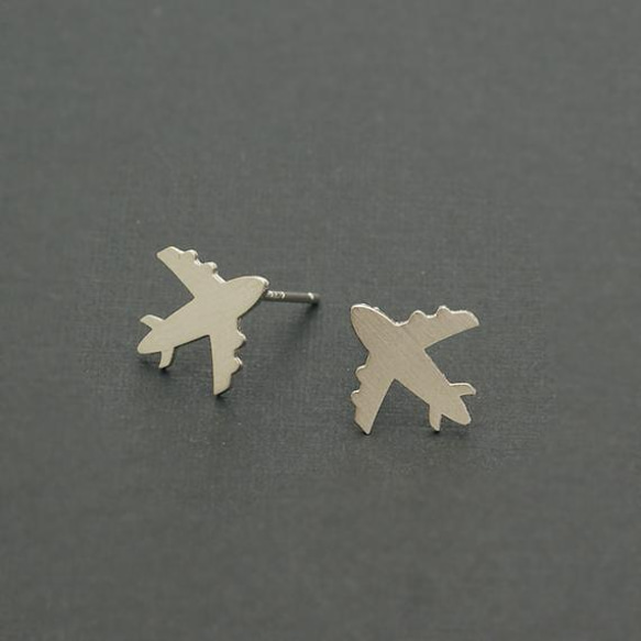 【2個入り(1ペア)】プレート飛行機ピアス、旅行、世界、イヤージャケット、2色選択可/E118-OP 3枚目の画像