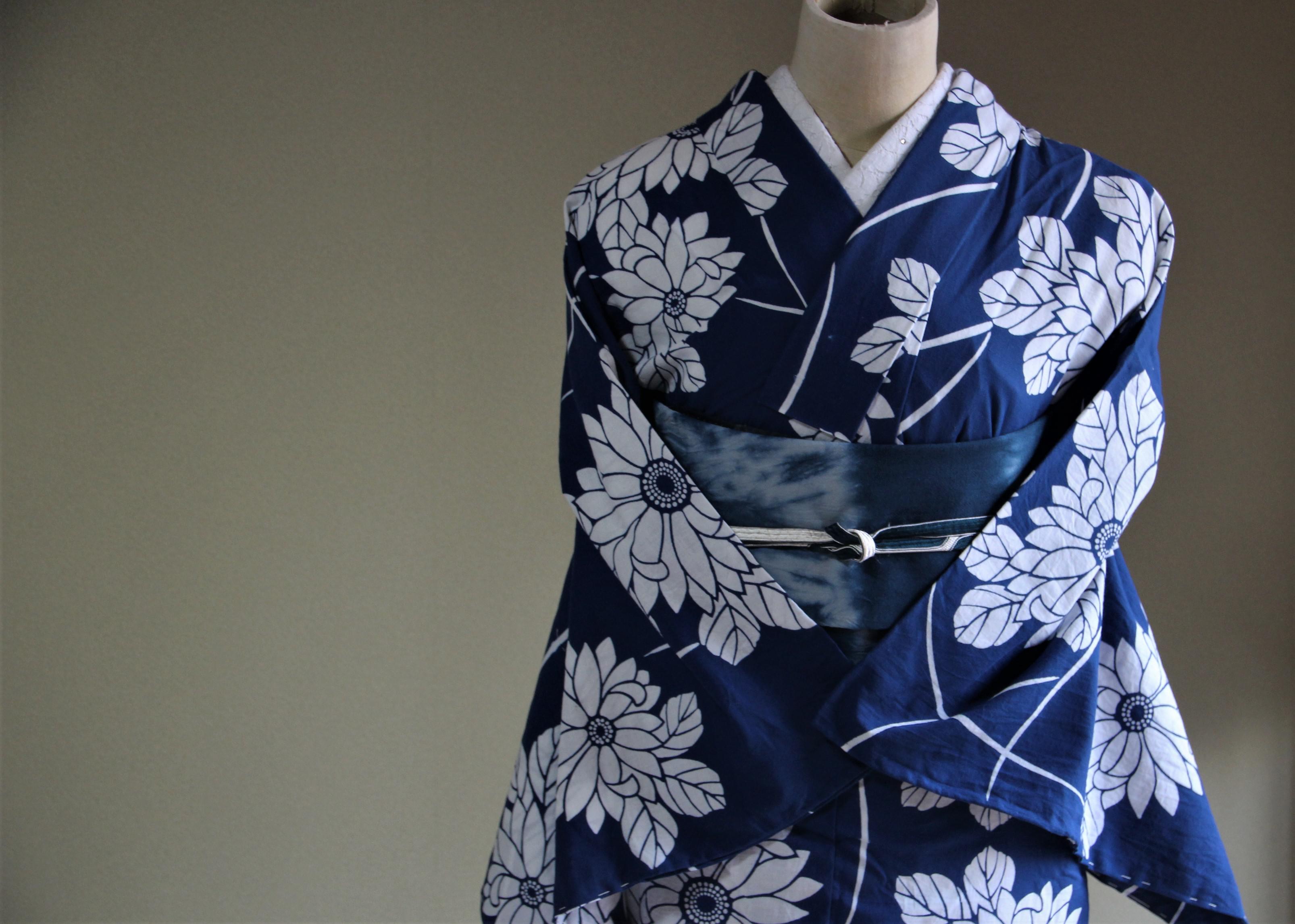 手染め藍 型染浴衣 青に近い紺 舞妓さんの浴衣ようなシンプルで