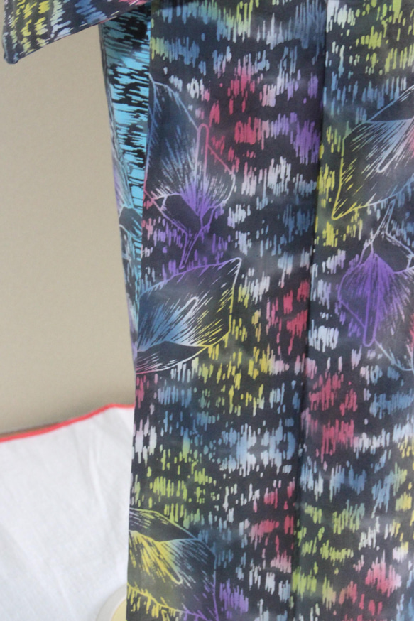 木綿浴衣　霞がかったサイケデリックで幻想的な柄行き　揚羽調ゼブラにカラー柄　トールサイズ　裄71ｃｍ　木綿 5枚目の画像
