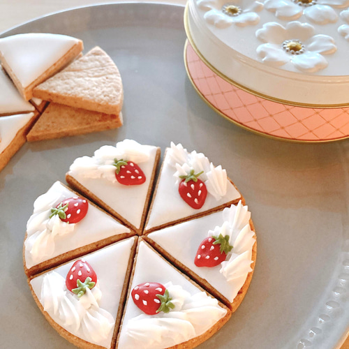 苺ショートケーキのアイシングクッキー【ブーケ缶】 クッキー 苺ショートケーキのアイシングクッキー【ブーケ缶】 クッキー