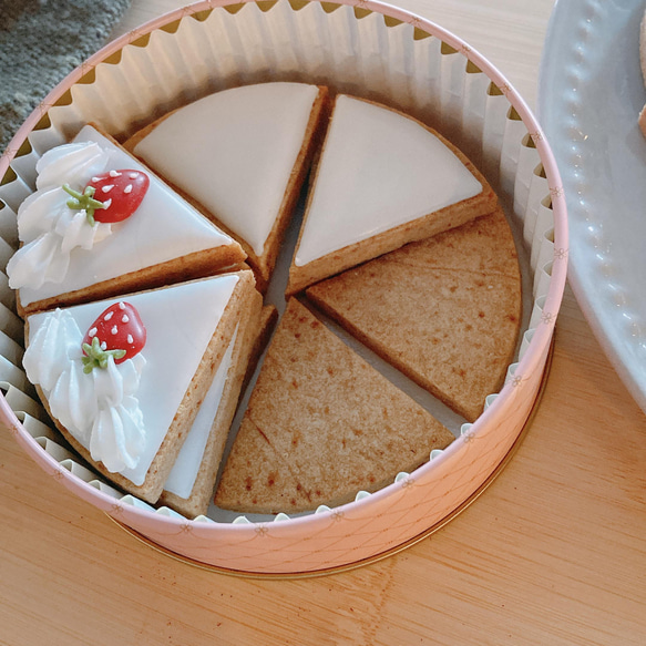 苺ショートケーキのアイシングクッキー【ブーケ缶】 2枚目の画像