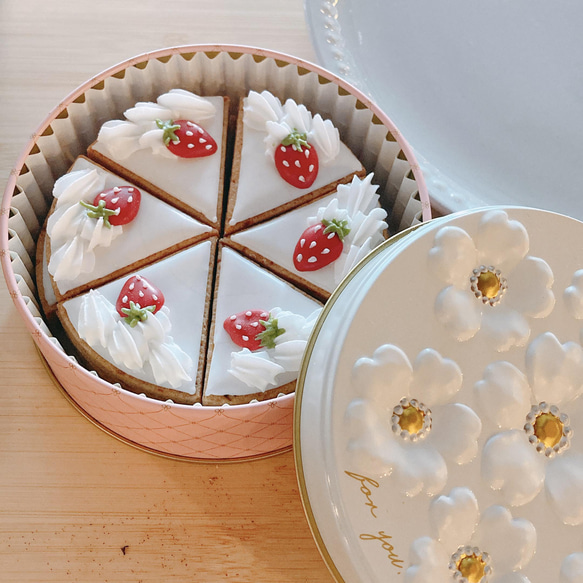苺ショートケーキのアイシングクッキー【ブーケ缶】 3枚目の画像