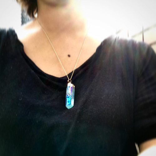送料無料｜オーロラ水晶ネックレス｜滲んだ空 ネックレス・ペンダント
