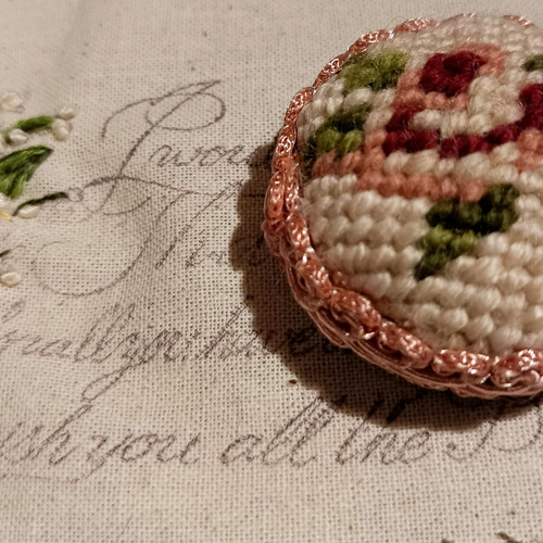 アンティーク プチポワン 薔薇のガーランドのニードルポイント